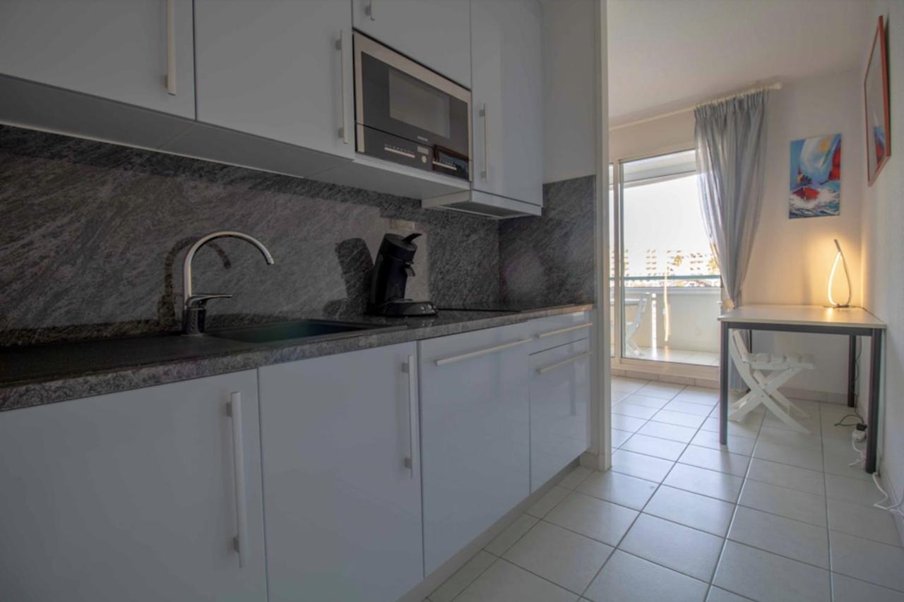 Apartment With Balcony And View On The Port เฟรฌูส ภายนอก รูปภาพ